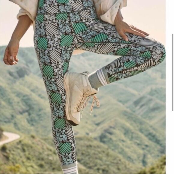 New People Movement Under Control leggings size XS
NWT
Brand new - Picture 7 of 7